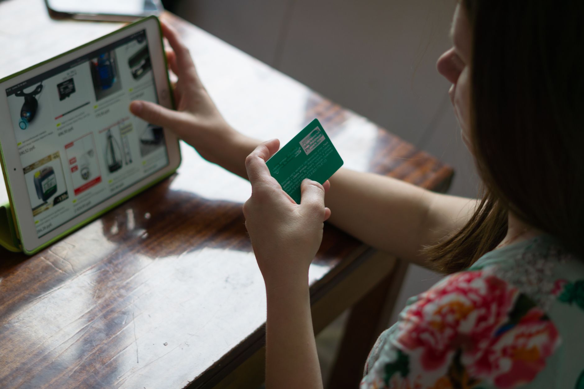 Klant twijfelt bij het afrekenen in een online webshop