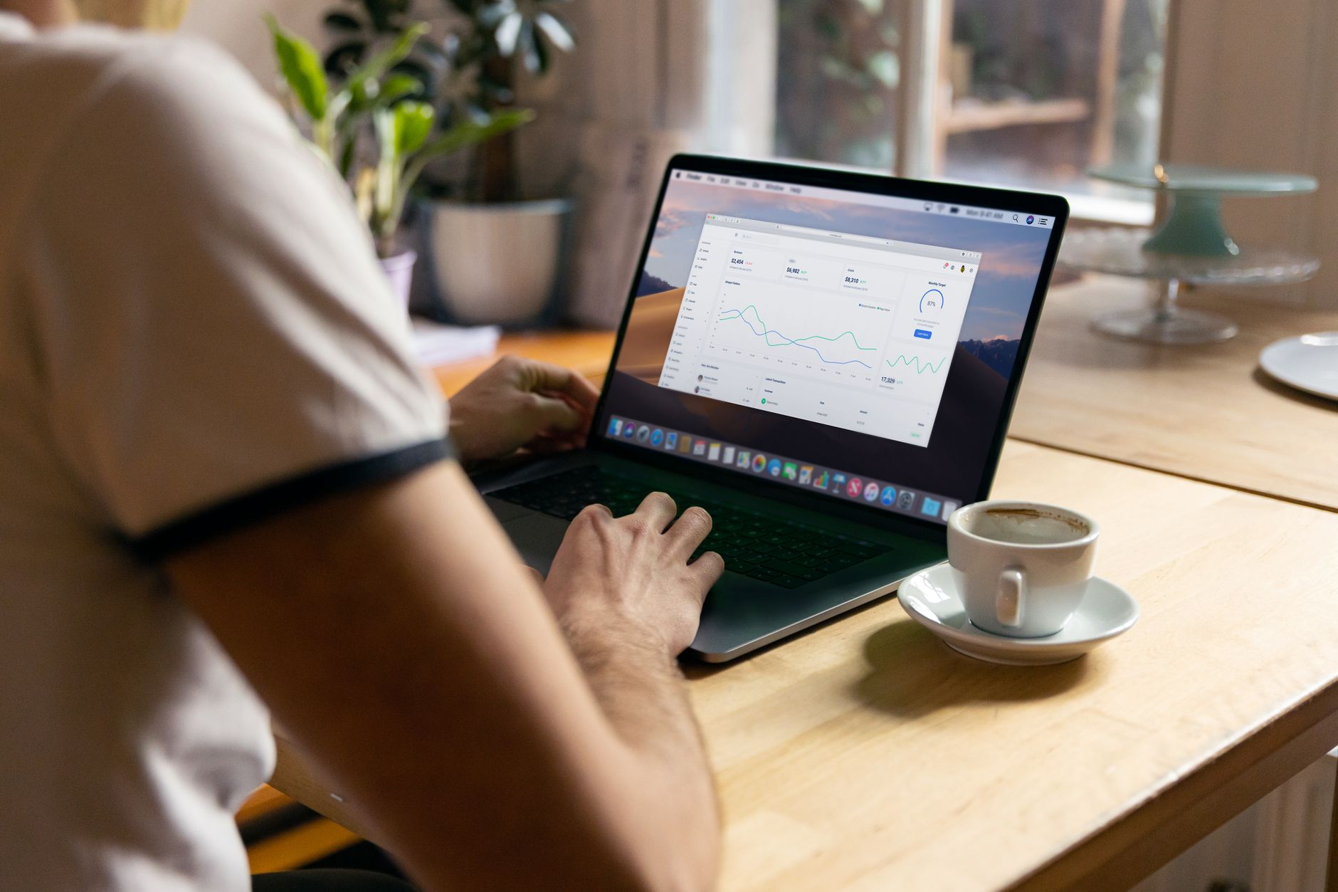 Ondernemer controleert of zijn website ge&iuml;ndexeerd is door Google